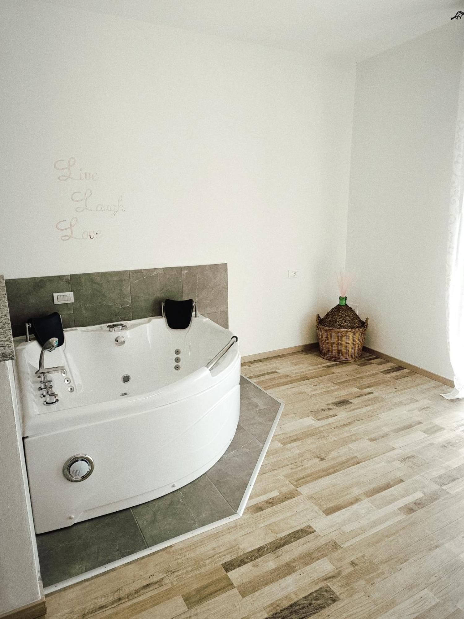 Dudi Jolie Maison - Jacuzzi Lezzeno Exterior photo