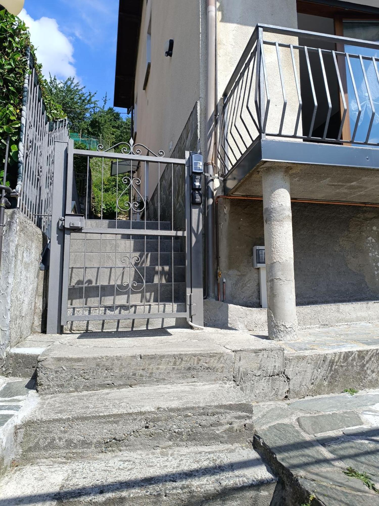 Dudi Jolie Maison - Jacuzzi Lezzeno Exterior photo